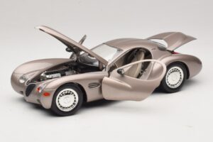 Chrysler Atlantic Beige Guiloy 1:18 68570 Druckguss — Bild 2 von 8