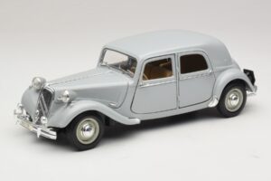 Citroen 15CV Six Grau Maisto 1:18 31837 Druckguss