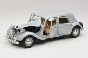 Citroen 15CV Six Grau Maisto 1:18 31837 Druckguss — Bild 2 von 8