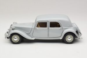 Citroen 15CV Six Grau Maisto 1:18 31837 Druckguss — Bild 4 von 8