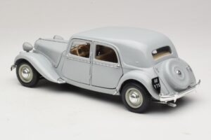 Citroen 15CV Six Grau Maisto 1:18 31837 Druckguss — Bild 7 von 8