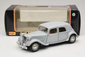 Citroen 15CV Six Grau Maisto 1:18 31837 Druckguss — Bild 8 von 8