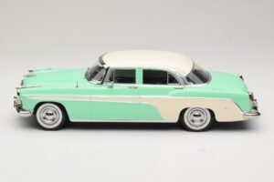 DeSoto Fireflite Sedan Hellgrün & Creme KK-Scale 1:18 KKDC181543 Druckguss — Bild 3 von 6