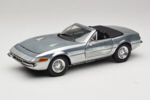 Ferrari 365 GTS Chrome Silver Hot Wheels 1:18 25738 Druckguss