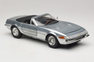 Ferrari 365 GTS Chrome Silver Hot Wheels 1:18 25738 Druckguss — Bild 6 von 8