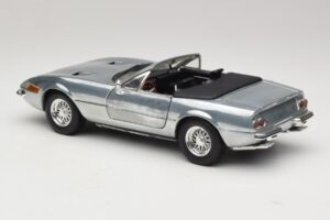 Ferrari 365 GTS Chrome Silver Hot Wheels 1:18 25738 Druckguss — Bild 7 von 8