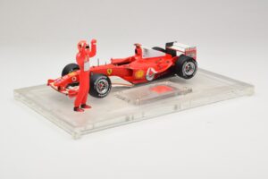 Ferrari F2004 #1 M. Schumacher F1 World Champion 2004 Mit Rennanzug Hot Wheels 1:18 B66221 Druckguss