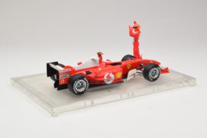 Ferrari F2004 #1 M. Schumacher F1 World Champion 2004 Mit Rennanzug Hot Wheels 1:18 B66221 Druckguss — Bild 2 von 6