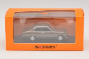 Ford Escort Mk1 Braun Metallic Maxichamps 1:43 940081000 Druckguss — Bild 5 von 5