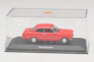 Ford Escort Mk1 Rot Maxichamps 1:43 940081001 Druckguss — Bild 4 von 5