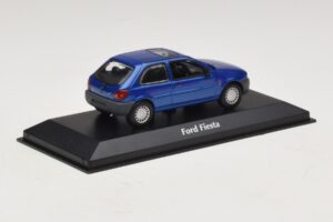 Ford Fiesta Mk4 Blau Metallic Maxichamps 1:43 940085061 Druckguss — Bild 2 von 5