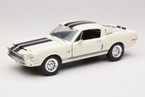 Ford Shelby GT500KR Weiß Road Legends 1:18 92168 Druckguss