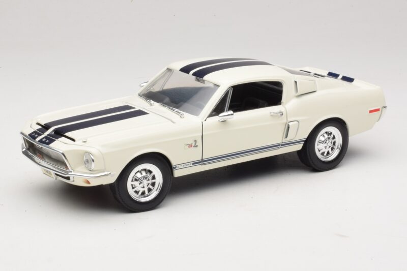 Ford Shelby GT500KR Weiß Road Legends 1:18 92168 Druckguss