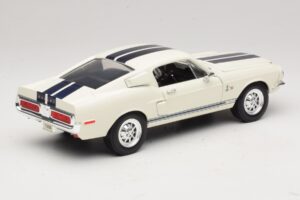 Ford Shelby GT500KR Weiß Road Legends 1:18 92168 Druckguss — Bild 3 von 8