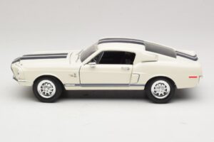 Ford Shelby GT500KR Weiß Road Legends 1:18 92168 Druckguss — Bild 4 von 8