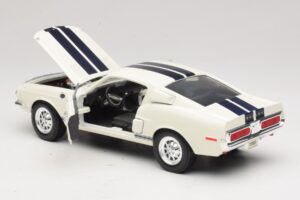 Ford Shelby GT500KR Weiß Road Legends 1:18 92168 Druckguss — Bild 5 von 8