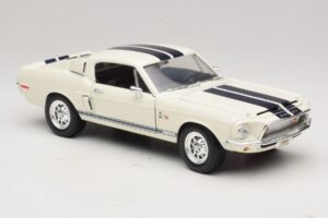 Ford Shelby GT500KR Weiß Road Legends 1:18 92168 Druckguss — Bild 6 von 8