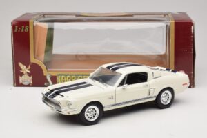 Ford Shelby GT500KR Weiß Road Legends 1:18 92168 Druckguss — Bild 8 von 8