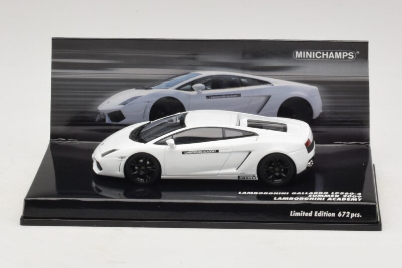 Lamborghini Gallardo LP560-4 Academy Weiß Minichamps 1:43 Lamborghini Gallardo LP560-4 Academy Weiß Minichamps 1:43 436103801 Druckguss