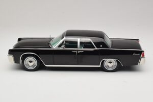 Lincoln Continental Schwarz KK-Scale 1:18 KKDC181483 Druckguss — Bild 3 von 6