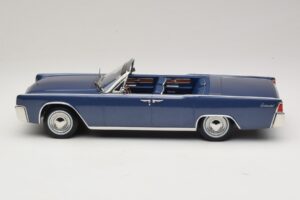 Lincoln Continental Convertible Blau Metallic The Lincoln Lawyer KK-Scale 1:18 KKDC181522 Druckguss — Bild 4 von 7