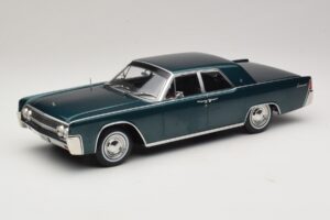 Lincoln Continental Dunkelgrün Metallic Matrix Reloaded & Revolutions KK-Scale 1:18 KKDC181481 Druckguss