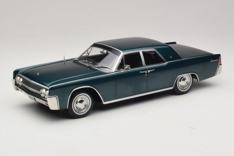 Lincoln Continental Dunkelgrün Metallic Matrix Reloaded & Revolutions KK-Scale 1:18 KKDC181481 Druckguss