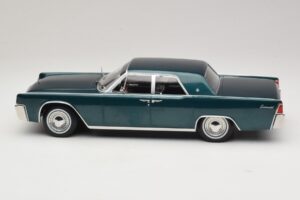 Lincoln Continental Dunkelgrün Metallic Matrix Reloaded & Revolutions KK-Scale 1:18 KKDC181481 Druckguss — Bild 3 von 6