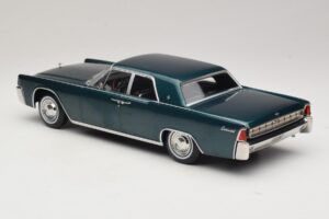 Lincoln Continental Dunkelgrün Metallic Matrix Reloaded & Revolutions KK-Scale 1:18 KKDC181481 Druckguss — Bild 5 von 6
