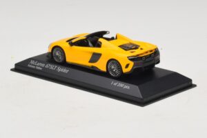 McLaren 675LT Spider Volcano Yellow Minichamps 1:43 537154430 Druckguss — Bild 3 von 5