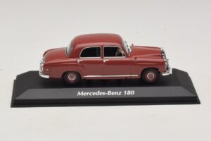 Mercedes 180 W120 Rot Maxichamps 1:43 940033101 Druckguss