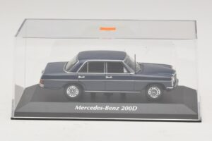 Mercedes 200D W115 Blau Maxichamps 1:43 940034000 Druckguss — Bild 4 von 5