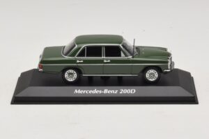 Mercedes 200D W115 Dunkelgrün Maxichamps 1:43 940034001 Druckguss