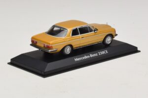 Mercedes 230 CE C123 Gold Metallic Maxichamps 1:43 940032220 Druckguss — Bild 2 von 5