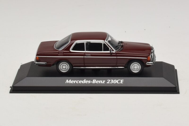 Mercedes 230 CE C123 Rot Maxichamps 1:43 940032221 Druckguss