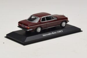 Mercedes 230 CE C123 Rot Maxichamps 1:43 940032221 Druckguss — Bild 2 von 5