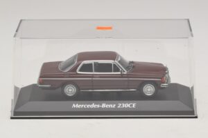 Mercedes 230 CE C123 Rot Maxichamps 1:43 940032221 Druckguss — Bild 4 von 5