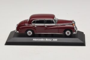 Mercedes 300 W186 Dunkelrot Maxichamps 1:43 940039060 Druckguss