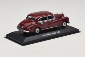 Mercedes 300 W186 Dunkelrot Maxichamps 1:43 940039060 Druckguss — Bild 2 von 5