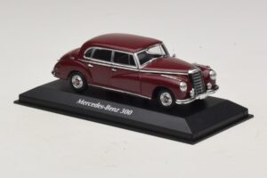 Mercedes 300 W186 Dunkelrot Maxichamps 1:43 940039060 Druckguss — Bild 3 von 5