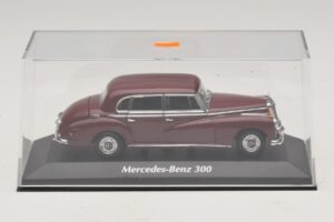 Mercedes 300 W186 Dunkelrot Maxichamps 1:43 940039060 Druckguss — Bild 4 von 5