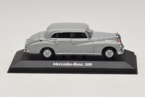 Mercedes 300 W186 Grau Maxichamps 1:43 940039061 Druckguss
