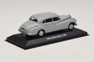 Mercedes 300 W186 Grau Maxichamps 1:43 940039061 Druckguss — Bild 2 von 5