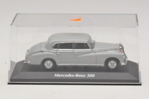 Mercedes 300 W186 Grau Maxichamps 1:43 940039061 Druckguss — Bild 4 von 5