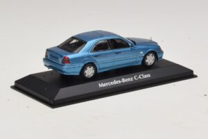 Mercedes C-Class W202 Blau Metallic Maxichamps 1:43 940037060 Druckguss — Bild 2 von 5