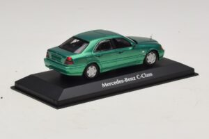 Mercedes C-Class W202 Grün Metallic Maxichamps 1:43 940037061 Druckguss — Bild 2 von 5