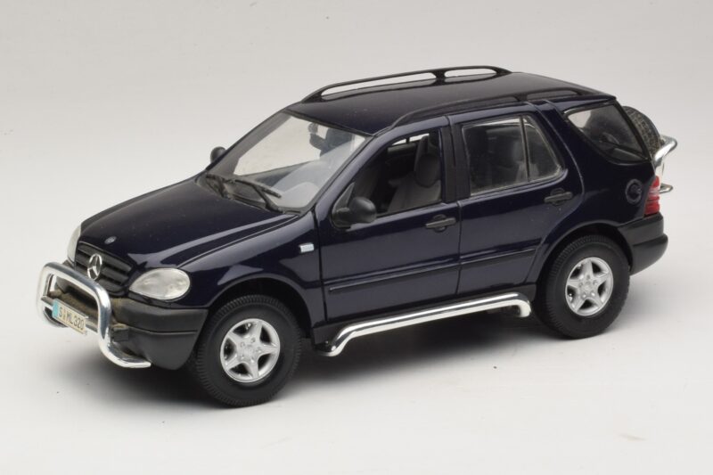 Mercedes ML320 W163 Blau Maisto 1:18 31847 Druckguss