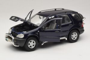 Mercedes ML320 W163 Blau Maisto 1:18 31847 Druckguss — Bild 2 von 8
