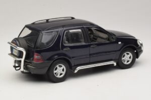 Mercedes ML320 W163 Blau Maisto 1:18 31847 Druckguss — Bild 3 von 8
