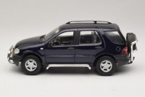 Mercedes ML320 W163 Blau Maisto 1:18 31847 Druckguss — Bild 4 von 8